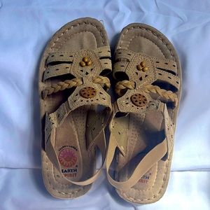 EARTH SPIRIT SANDALS BEIGE 6.5